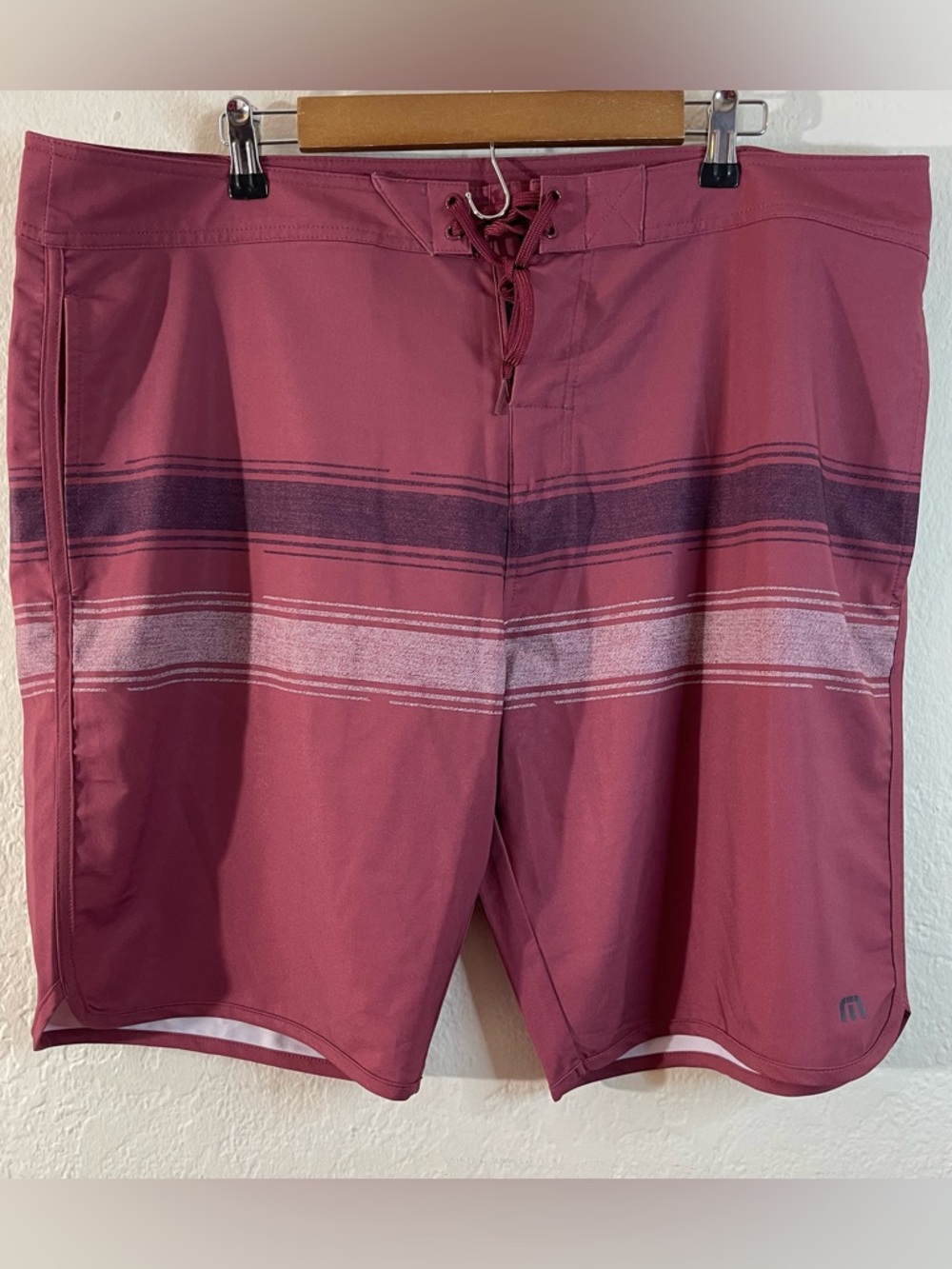Travis Mathew Maroon Striped Lace-Up Board Shorts Men Size 40 Beach Vacation